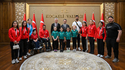 Vali Aktaş şampiyonları ağırladı