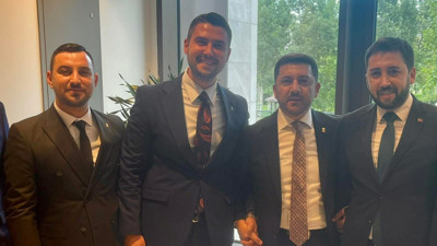 El el poz verdiler: İzmitli gençler AKP’ye geçen başkana hızlı ısındı