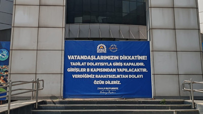 Tadilat bahane mi? Belediye kapısı bir yıldır kilitli!
