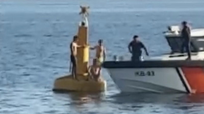 İzmit Körfezi’nde nefes kesen anlar: Sahil güvenlik kurtardı