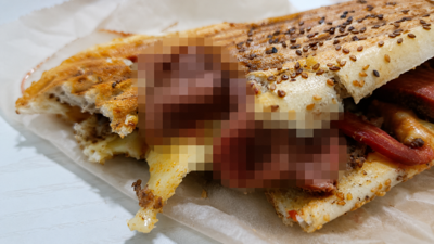 İzmit'te Köfteci Yusuf'tan gelen tost şaşırttı: İçinden çıkanları görünce paylaşım yaptı