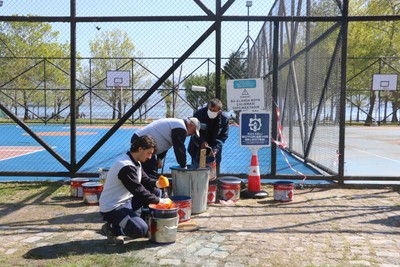 Kocaeli’de basketbol sahalarına estetik dokunuş