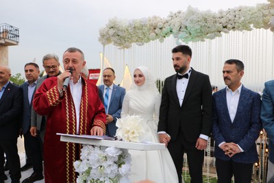 Belediye başkanının kızının düğününe protokol yağmuru