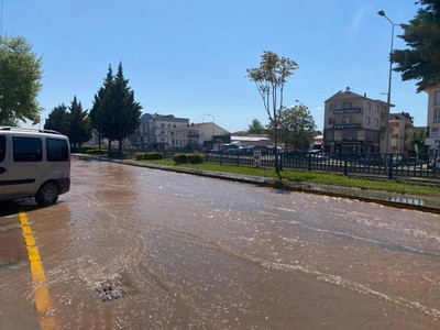 Kocaeli’de altyapı patladı, ilçe sular altında kaldı