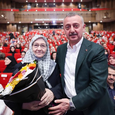 Anne Büyükakın'a duygusal kutlama
