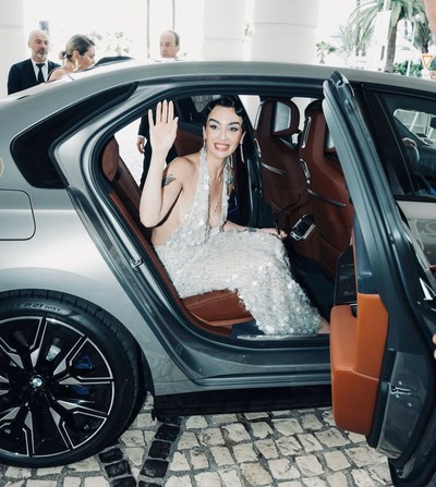 Birce Akalay’ın Cannes tarzı büyüledi