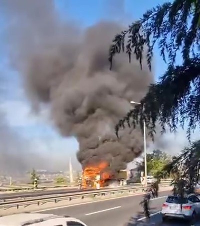 Gebze’de seyir halindeki hafriyat kamyonu alevlere teslim oldu