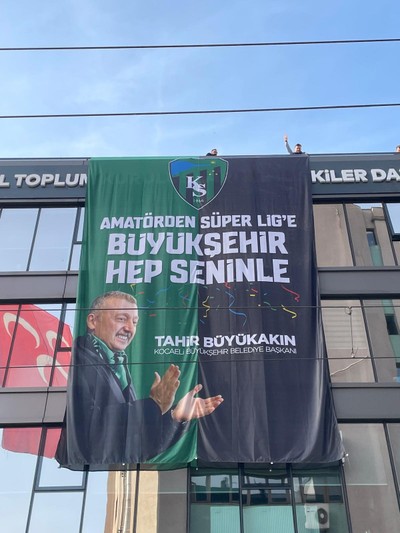 Şehrin her yanı Yeşil-Siyah