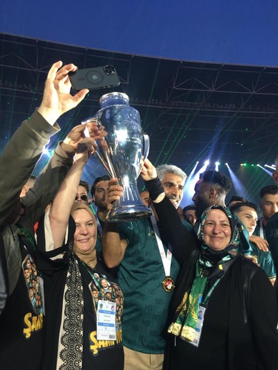 Şampiyon kupasına kavuştu