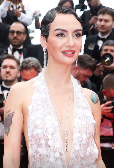 Birce Akalay’ın Cannes tarzı büyüledi