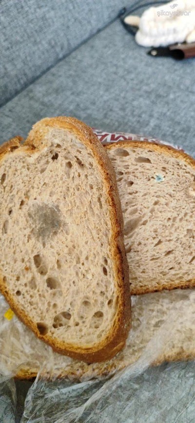 Marketten aldığı ekmek isyan ettirdi