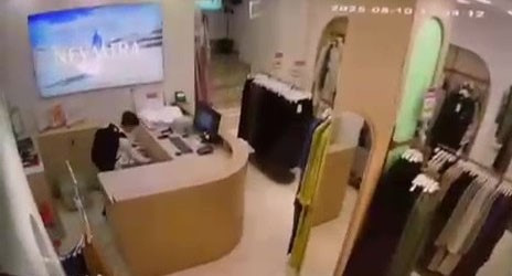Gebze’de çocuğun cep telefonu hırsızlığı kamerada