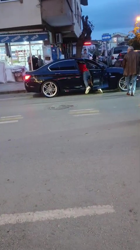 Körfez’de lüks otomobilde dehşet: Sürücü defalarca bıçaklandı