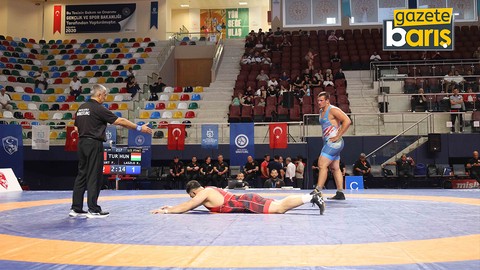 Güreşçiler minderde terlemeye devam ediyor