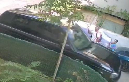 Kocaeli'de çocuklarının gözü önünde babaya tokat!