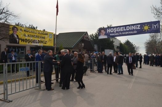 İYİ Parti'de gergin kongre... - Resim: 15