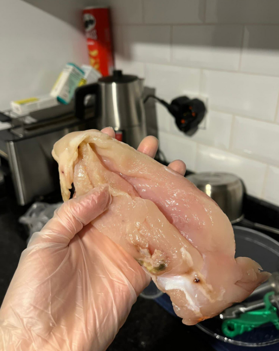 Fotoğrafını paylaşıp İzmit'teki şubenin denetlenmesini istedi!