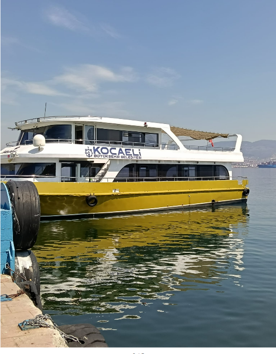 Deniz motoru arızalandı, yolcular G&ouml;lc&uuml;k'te mahsur kaldı!