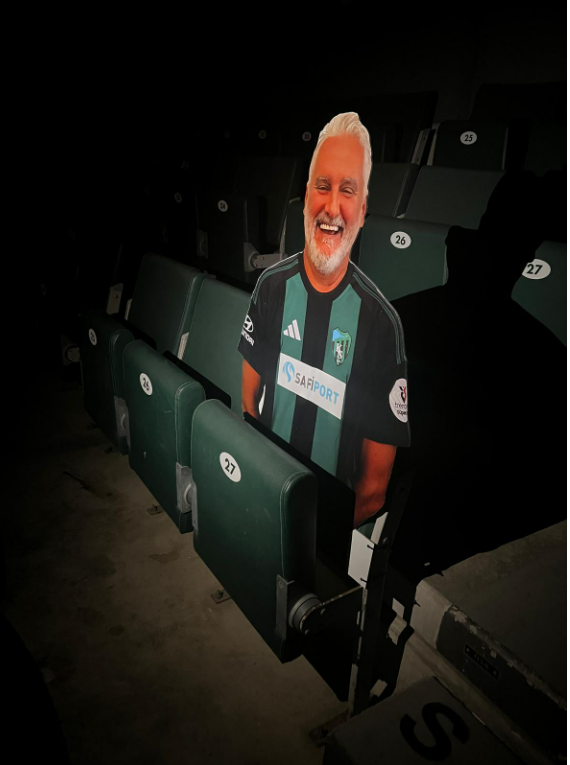 Kocaelispor tribünlerinin “Gri Koray”ına duygusal veda