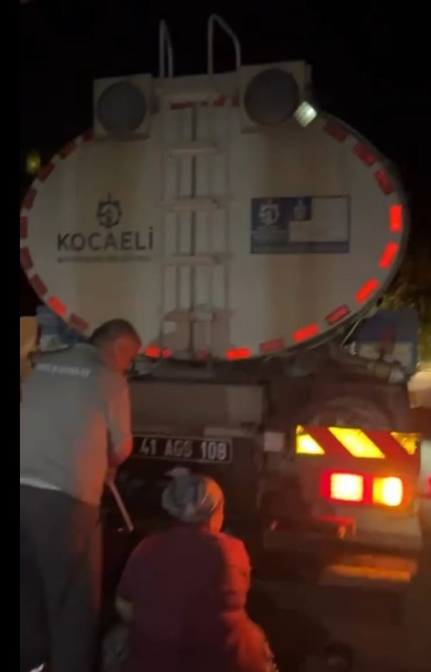 Kandıra Karaağaç 30 saati aşkın süre susuz kaldı, İSU tanker yolladı!