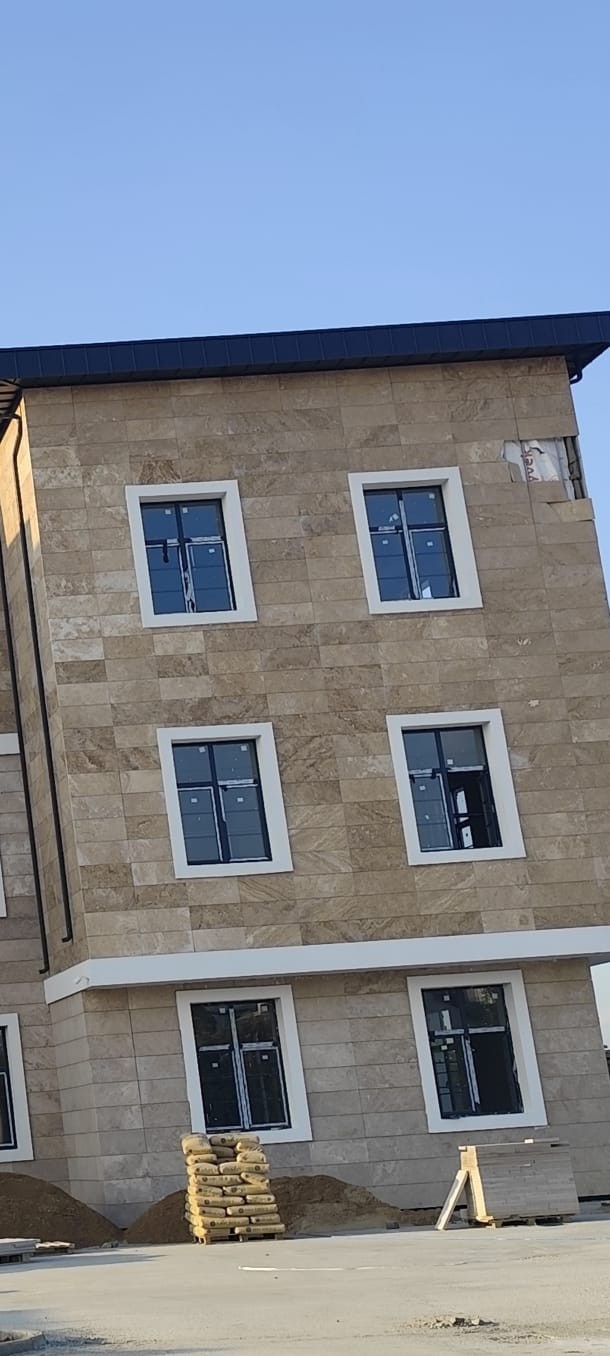 Darıca Hükümet Konağı binası şimdiden dökülüyor