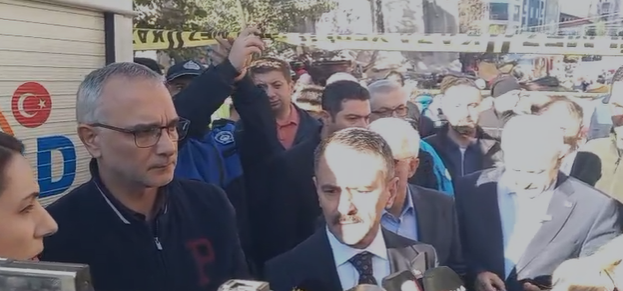 Vali Gebze’de enkaz önünde konuştu: 5 kişilik aile!