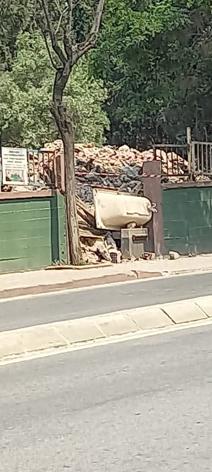 Bundan sonra girmek isteyen düşünsün: Gebze'de belediyeden yıkım alanına küvetli önlem!