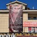 CHP’li gençlerden ilçe binasına gençliğe hitabe pankartı