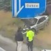 Kocaeli'de otomobil trafik levhasına çarptı!