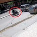 Kocaeli’de araca çarpan motosiklet takla attı