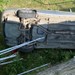 İzmit’te otomobiliyle 2 metre yükseklikten düştü