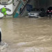 İzmit'te sağanak alt geçidi suyla doldurdu