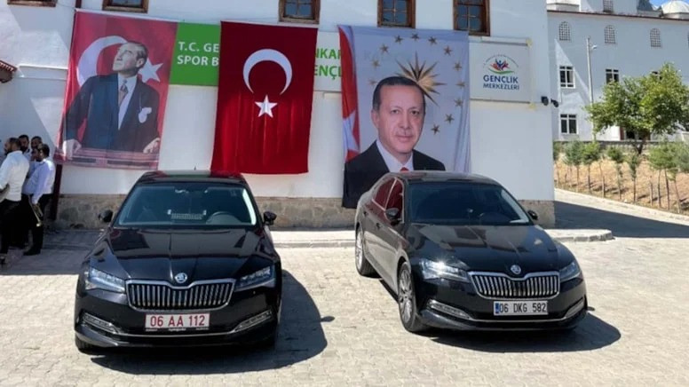 Kocaeli’de Erdoğan fotoğrafı tartışması sürerken, devlet dairesinde bakın ne yaptılar!