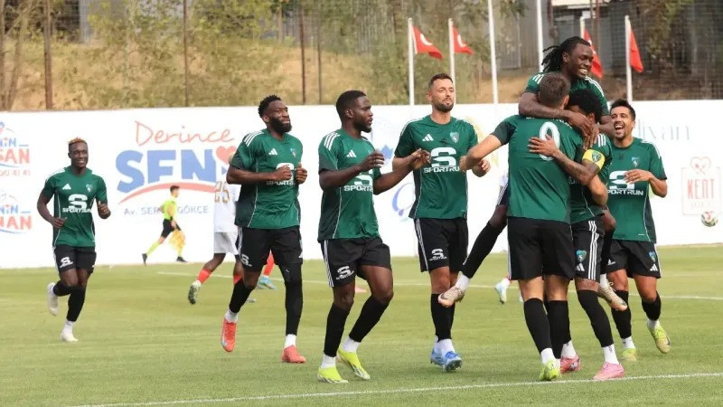 Kocaelispor'un 2025 yılı nasıl ge&ccedil;ti? 16 yıl sonra S&uuml;per Lig'e geri d&ouml;n&uuml;ş