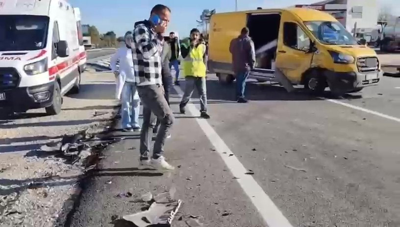 Kocaeli'de 2 araç çarpıştı! 2 yaralı