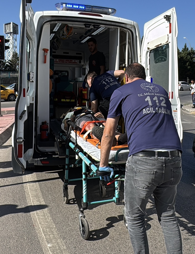 İzmit’te otomobil ile motosiklet çarpıştı: Sürücü yaralandı