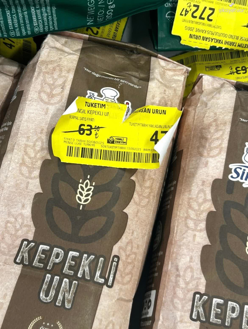 İzmit’teki zincir marketi böyle ifşa etti! Vatandaşa çöp mü satıyorlar?