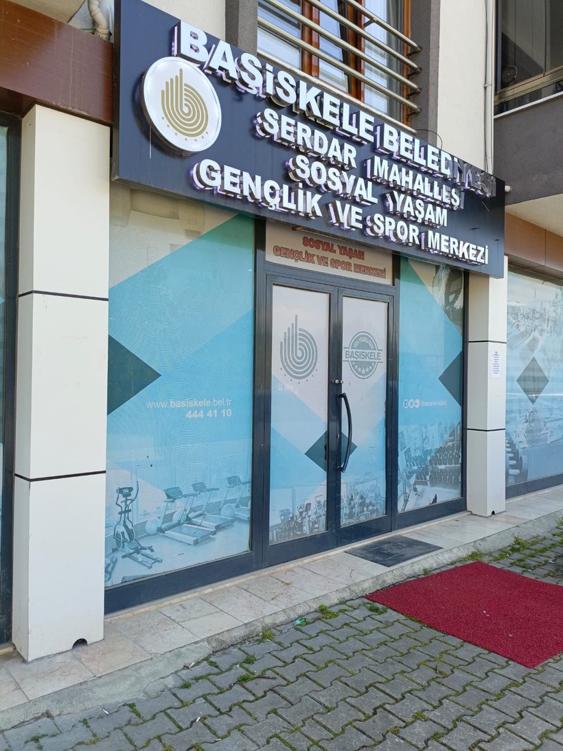 AKP’li belediyeden miniklerin sınıfına Erdoğan sloganı: “Ya olacağız, ya öleceğiz”