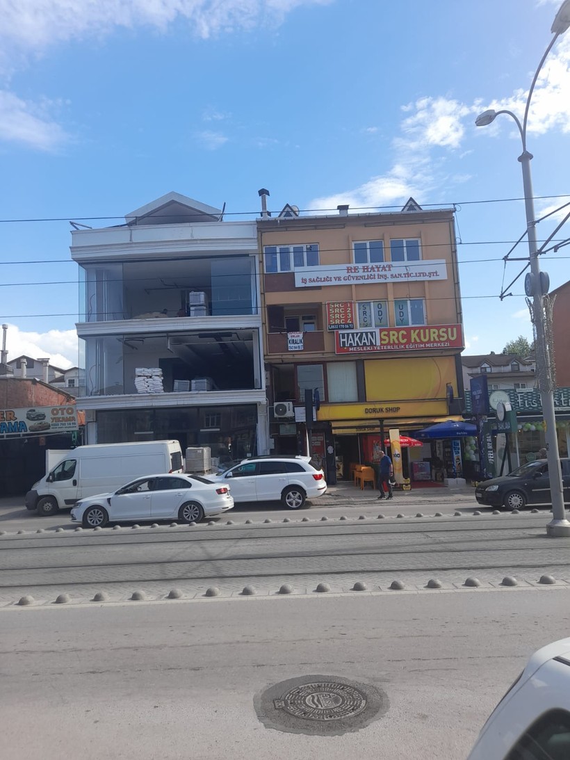 Soruşturma sürerken kurs binasına kiralık ilanı asıldı