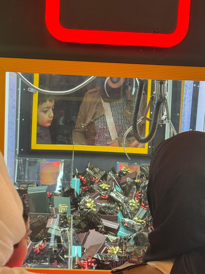 Birbirleriyle yarıştılar: İzmit’te bedava takı kuyruğu!