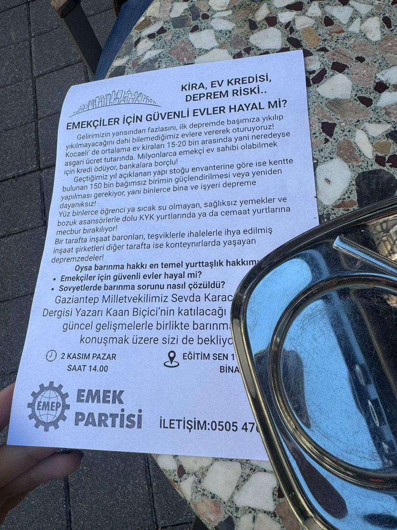 Gebze’de çöken binanın ardından İzmit sokaklarına bu afişi dağıttılar