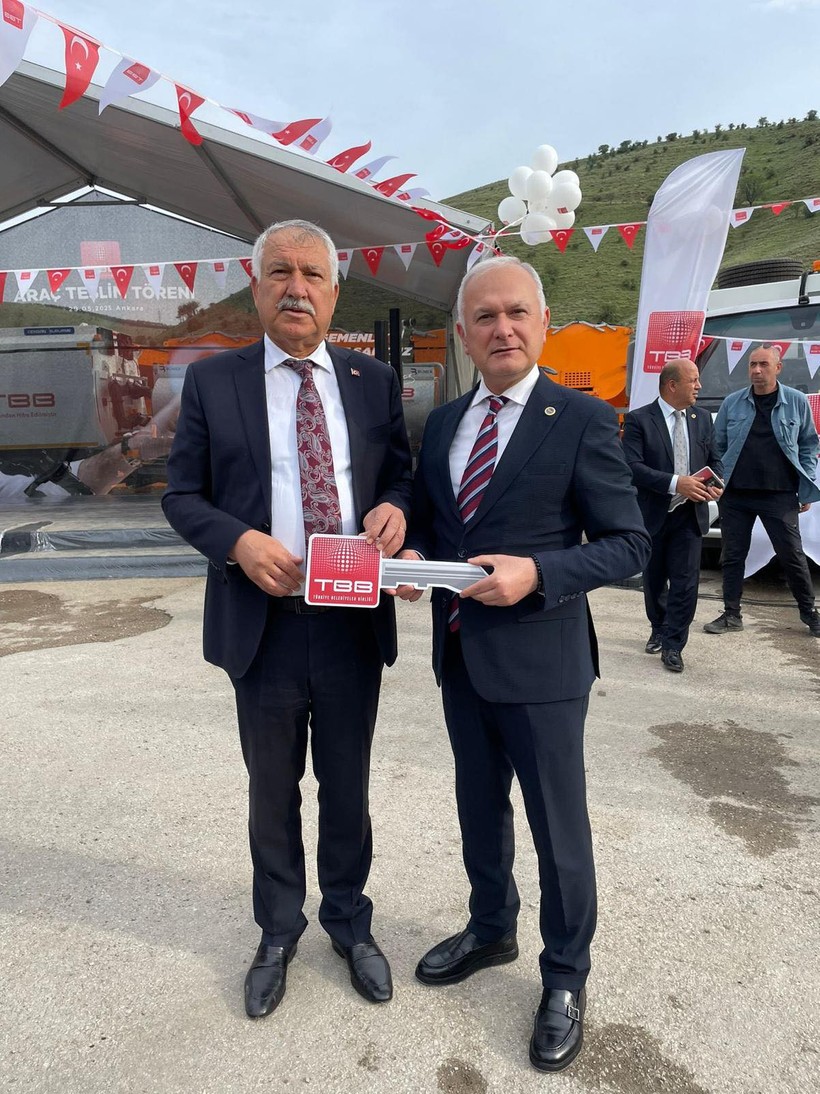 Karamürsel Belediyesi’ne yeni nesil çöp kamyonu kazandırıldı