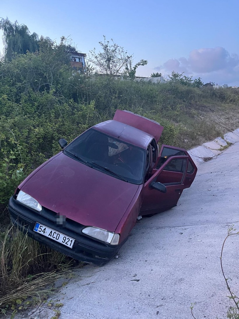 Sevgilisiyle kaldığı evi yaktı, kaçarken kaza yaptı