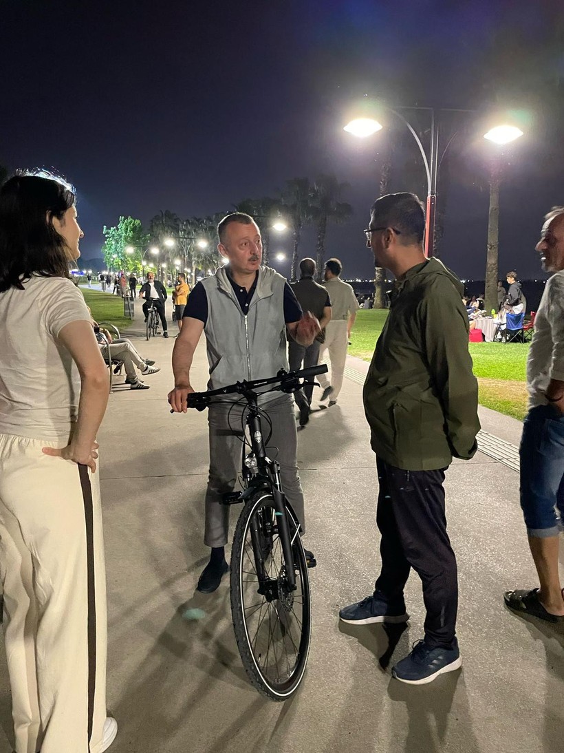 “Hem geziyorum hem gözlemliyorum” Büyükakın, bisikletiyle Seka Park’ta