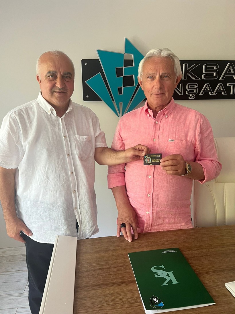 Kocaelispor’dan eski başkanlara şeref kartı