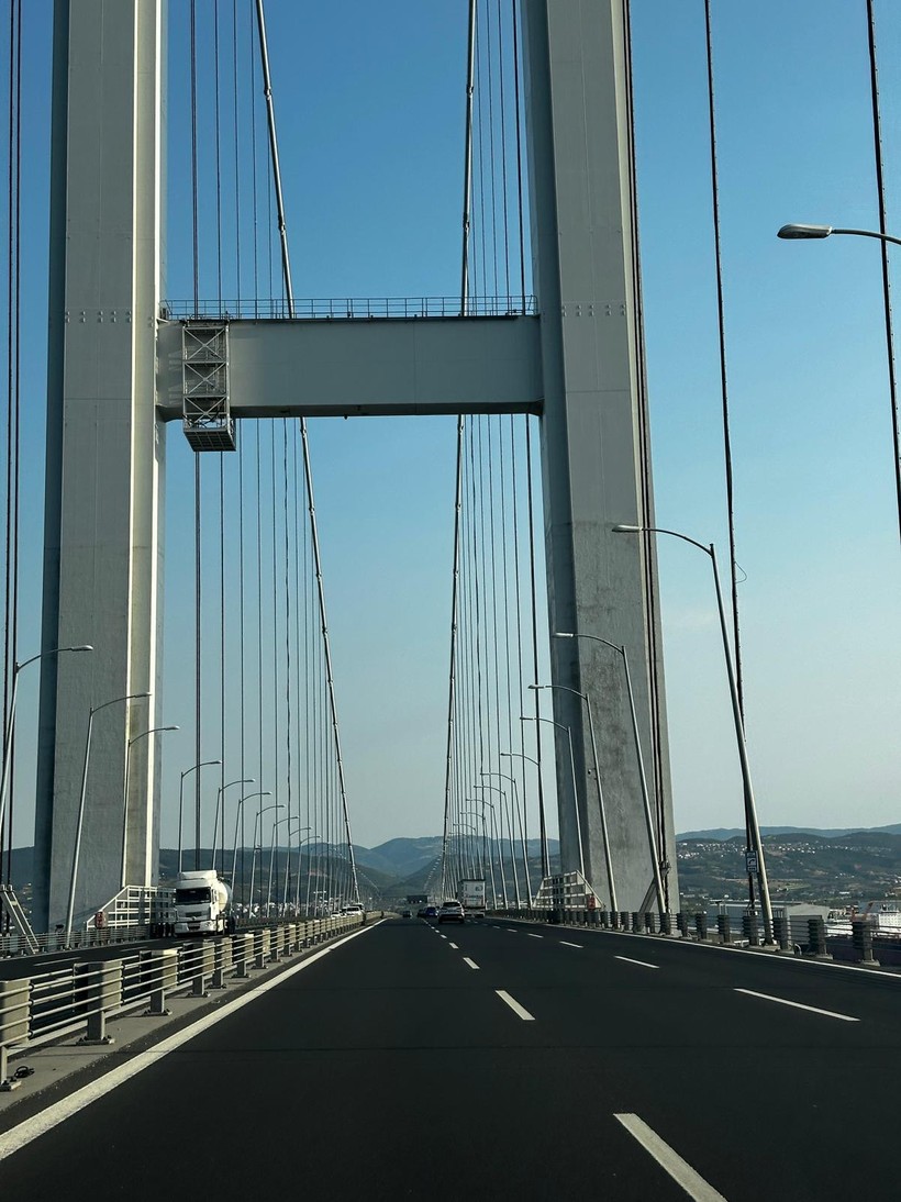 Bir ayağı Kocaeli’de olan asmalı köprüden güzel kareler