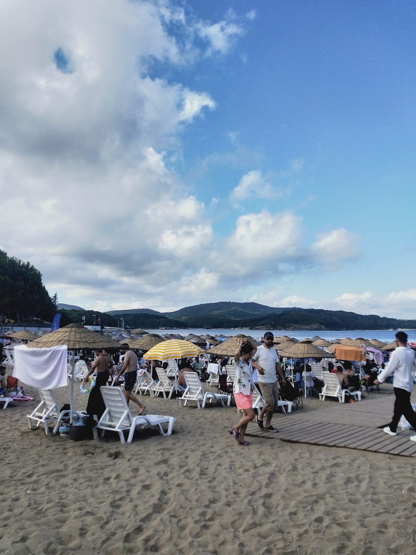 Kerpe Plajı'nda adım atacak yer kalmadı