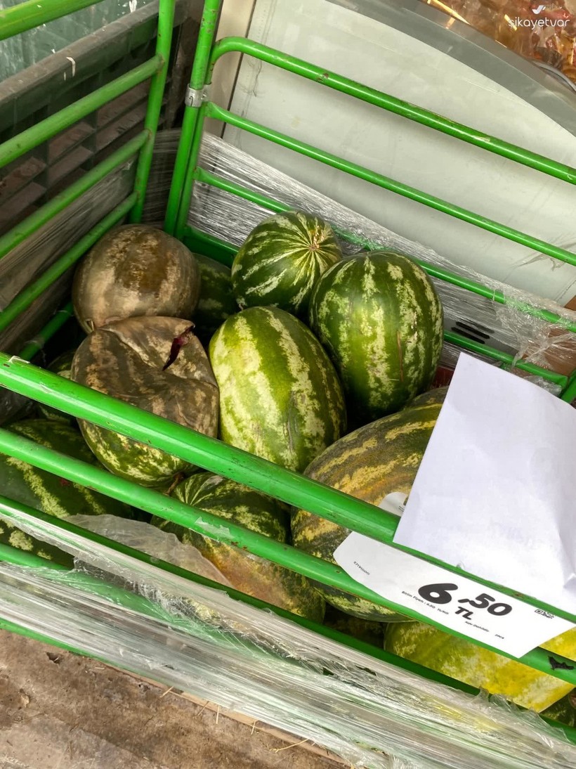 Derince’deki markette şok görüntü!