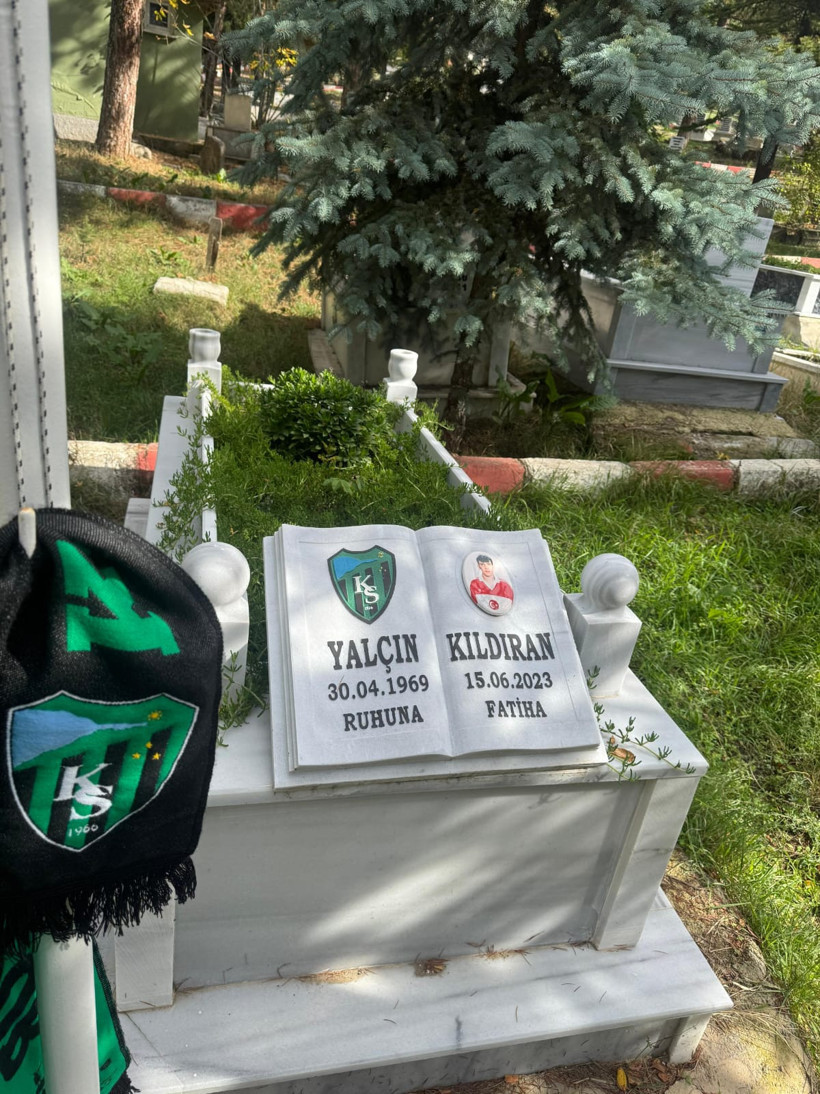 Kocaelispor’un efsanesi unutulmadı: Yalçın Kışdıran’ın mezarı ziyaret edildi
