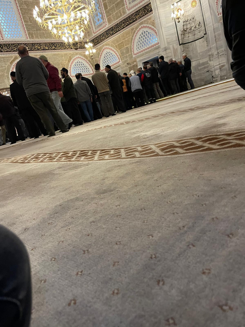 Yeni Cuma Camii’nde Menzil şeyhi hareketliliği!